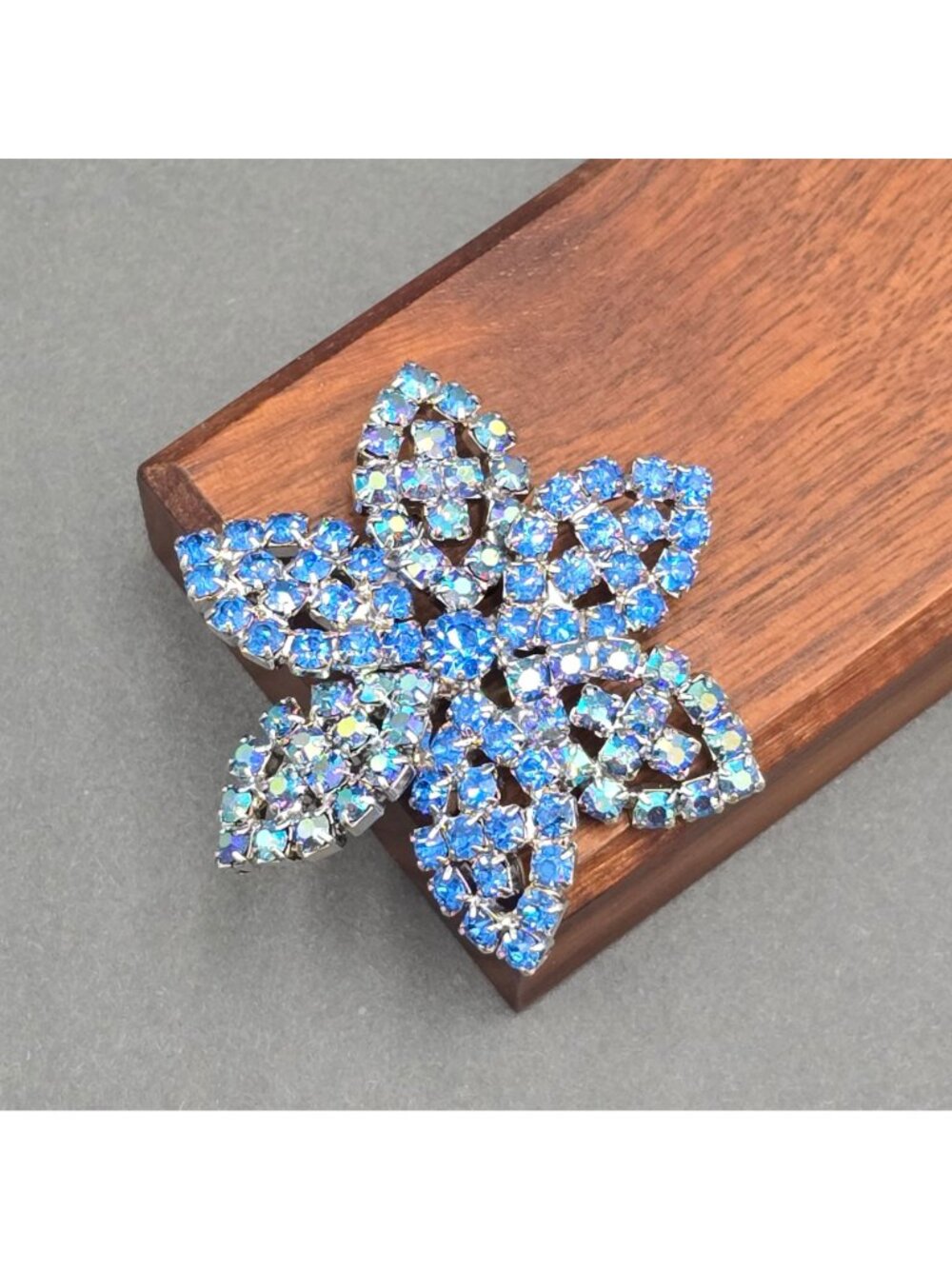 Vintage Rhinestone Blue Aurora Borealis Flower Brooch 2" Silver Tone Star Pin - Picture 9 of 9